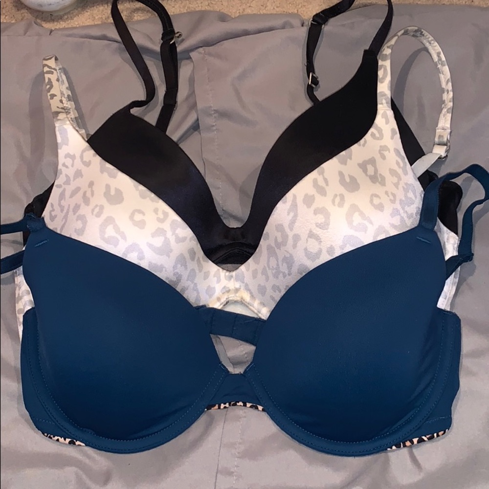 3 Vs pink bras